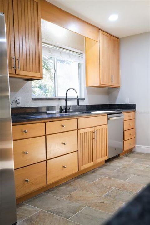 待售: $339,999 (4 贝兹, 2 浴室, 1870 平方英尺)