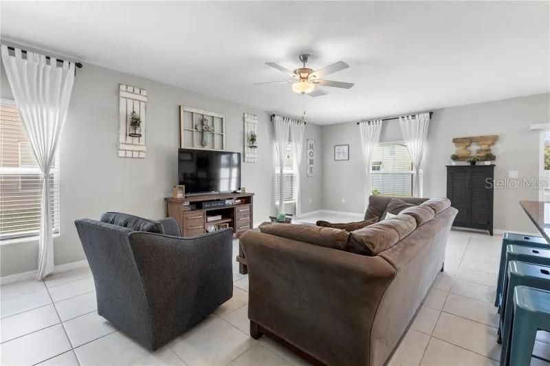 For Sale: $329,900 (4 beds, 2 baths, 1764 Square Feet)