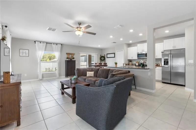 For Sale: $329,900 (4 beds, 2 baths, 1764 Square Feet)