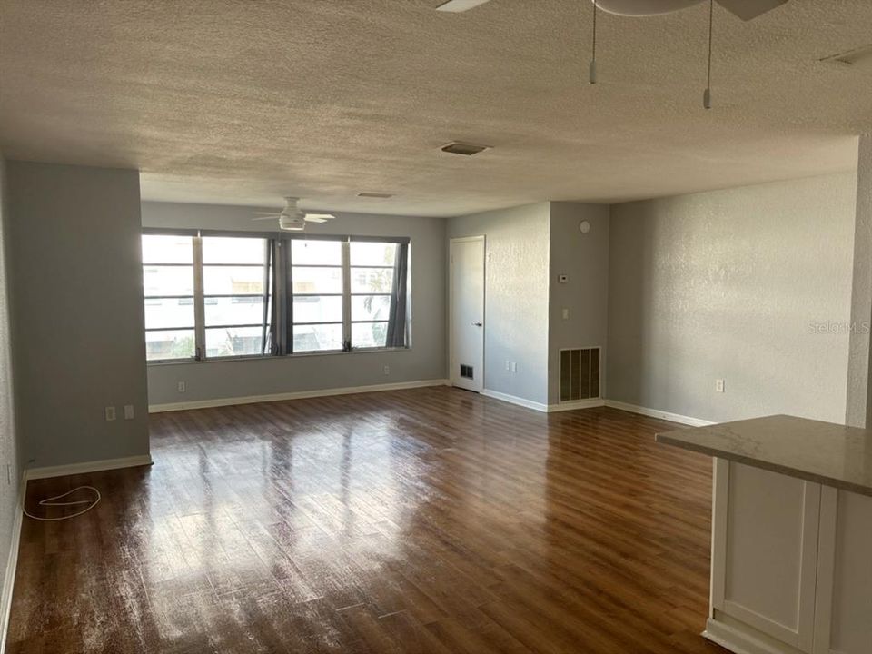 For Sale: $80,000 (1 beds, 1 baths, 870 Square Feet)