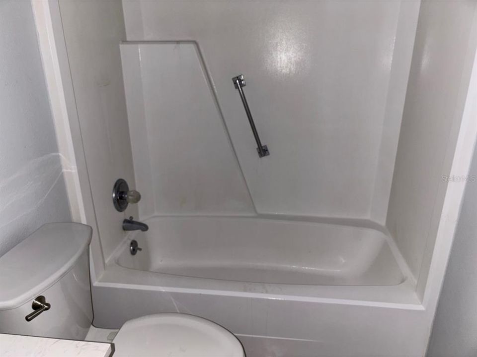 For Sale: $80,000 (1 beds, 1 baths, 870 Square Feet)