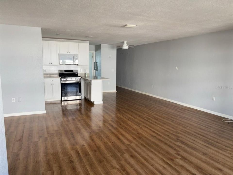 For Sale: $80,000 (1 beds, 1 baths, 870 Square Feet)