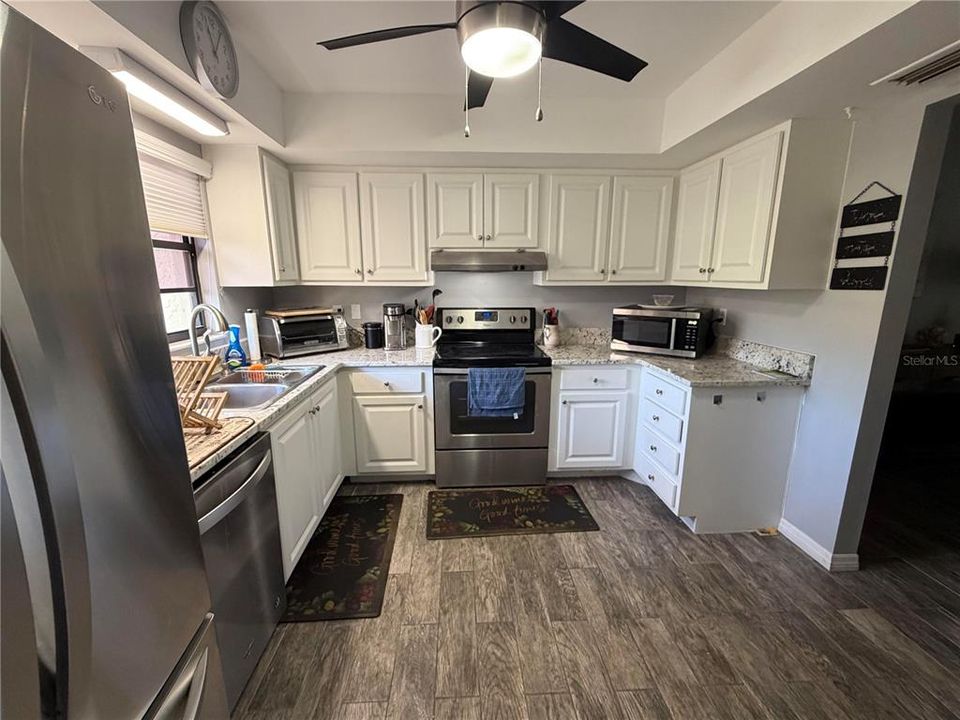 В аренду: $2,600 (2 спален, 2 ванн, 1200 Квадратных фут)