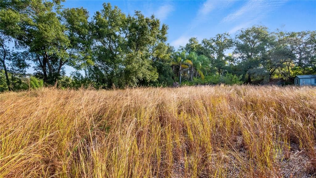 На продажу: $2,300,000 (3.08 acres)