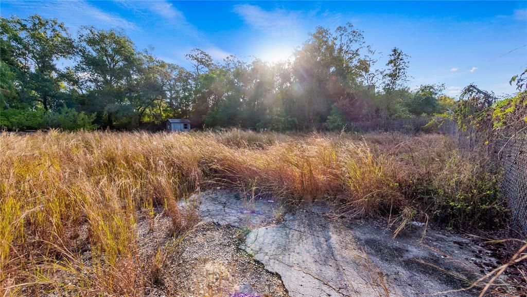 На продажу: $2,300,000 (3.08 acres)