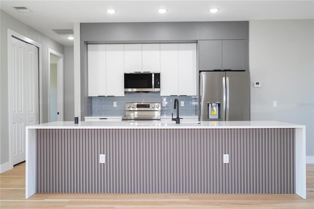 На продажу: $410,000 (4 спален, 3 ванн, 1795 Квадратных фут)