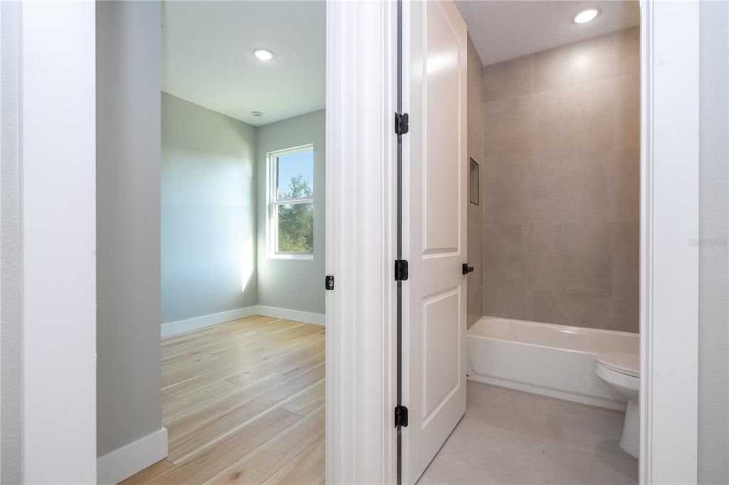 На продажу: $410,000 (4 спален, 3 ванн, 1795 Квадратных фут)