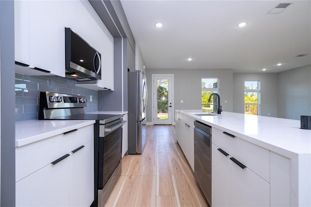 На продажу: $410,000 (4 спален, 3 ванн, 1795 Квадратных фут)