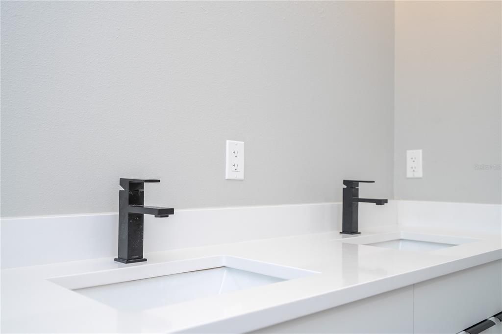 На продажу: $410,000 (4 спален, 3 ванн, 1795 Квадратных фут)