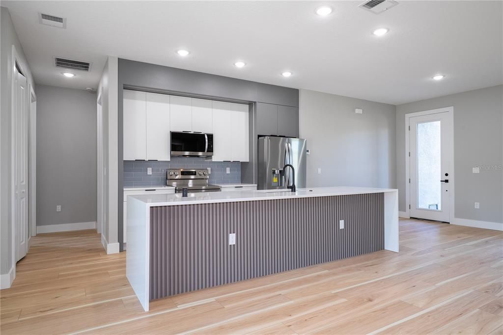 На продажу: $410,000 (4 спален, 3 ванн, 1795 Квадратных фут)