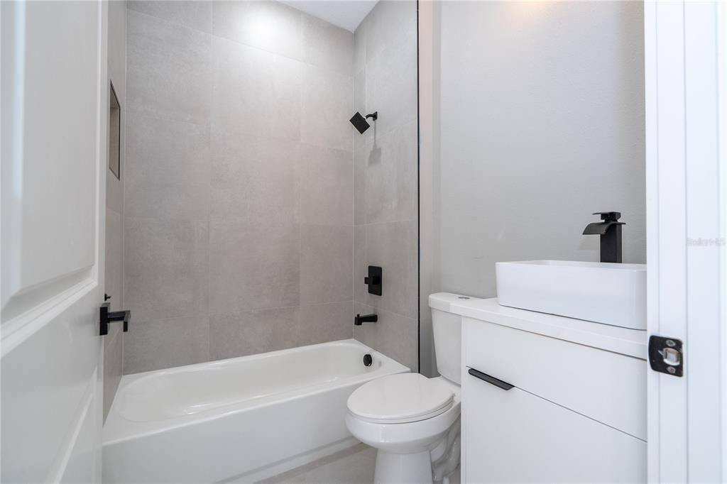 На продажу: $410,000 (4 спален, 3 ванн, 1795 Квадратных фут)