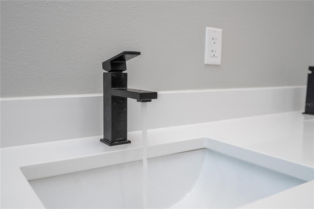 На продажу: $410,000 (4 спален, 3 ванн, 1795 Квадратных фут)