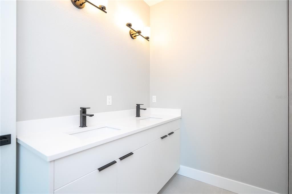 На продажу: $410,000 (4 спален, 3 ванн, 1795 Квадратных фут)