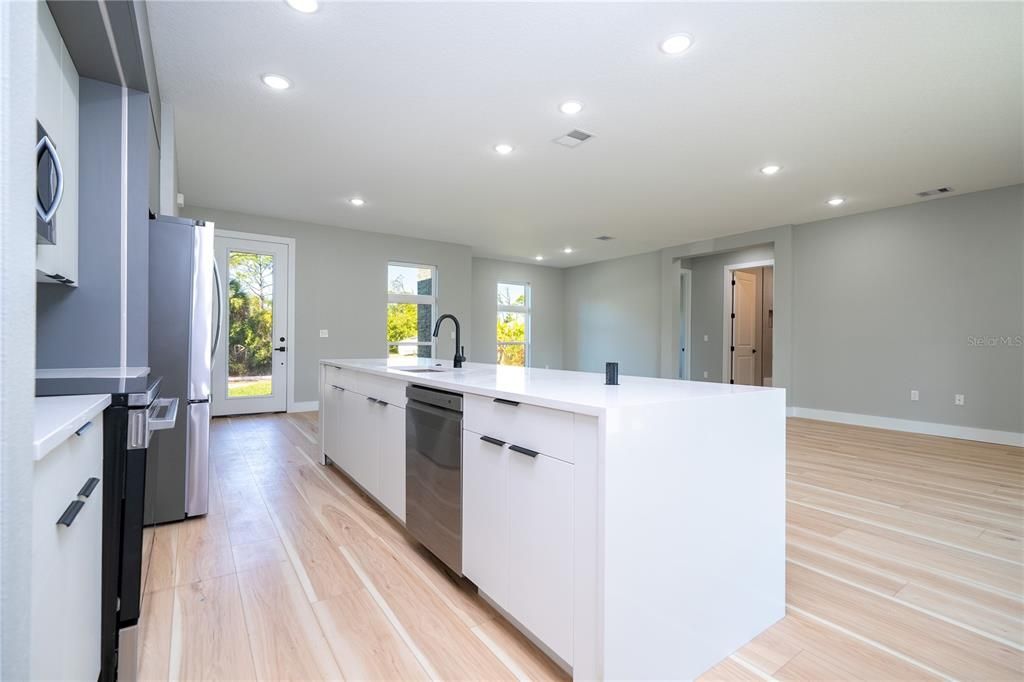 На продажу: $410,000 (4 спален, 3 ванн, 1795 Квадратных фут)