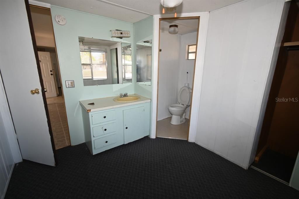 На продажу: $58,900 (2 спален, 2 ванн, 672 Квадратных фут)