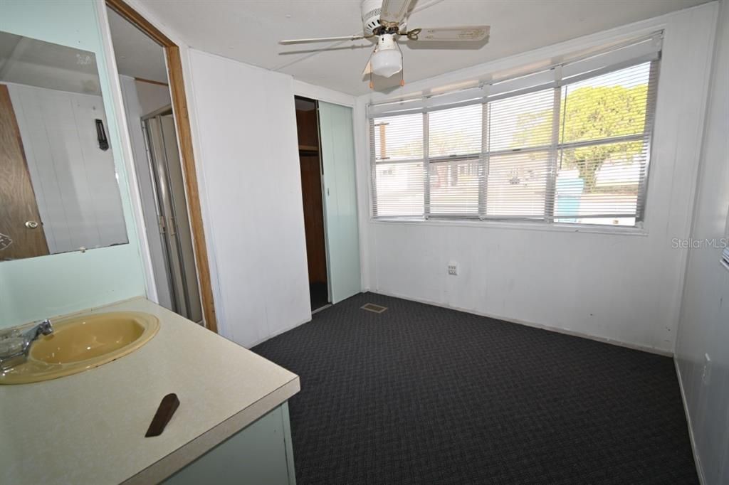 На продажу: $58,900 (2 спален, 2 ванн, 672 Квадратных фут)