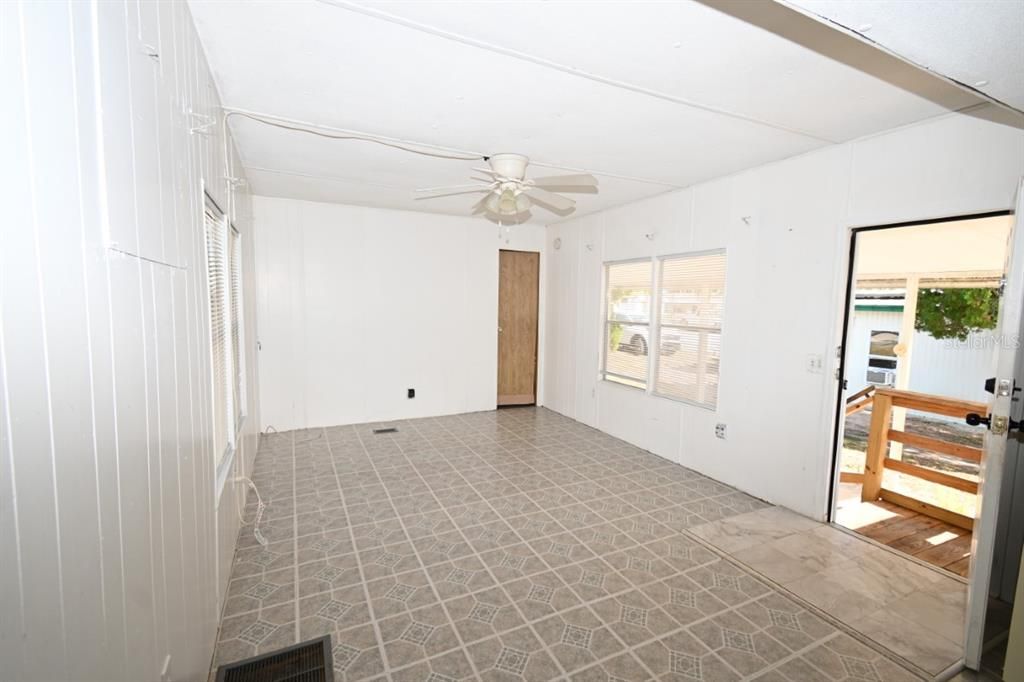 На продажу: $58,900 (2 спален, 2 ванн, 672 Квадратных фут)