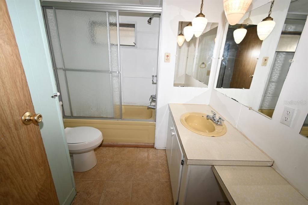 На продажу: $58,900 (2 спален, 2 ванн, 672 Квадратных фут)