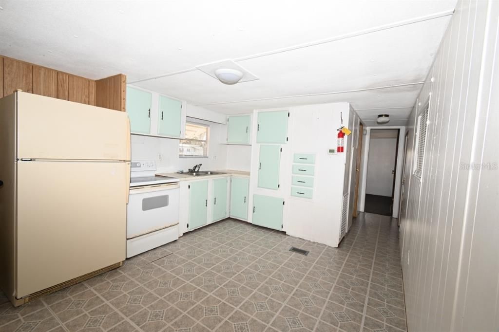 На продажу: $58,900 (2 спален, 2 ванн, 672 Квадратных фут)