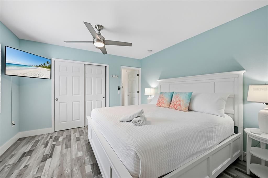 For Sale: $1,195,000 (2 beds, 2 baths, 1332 Square Feet)