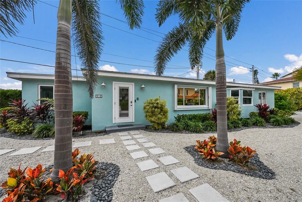 For Sale: $1,195,000 (2 beds, 2 baths, 1332 Square Feet)