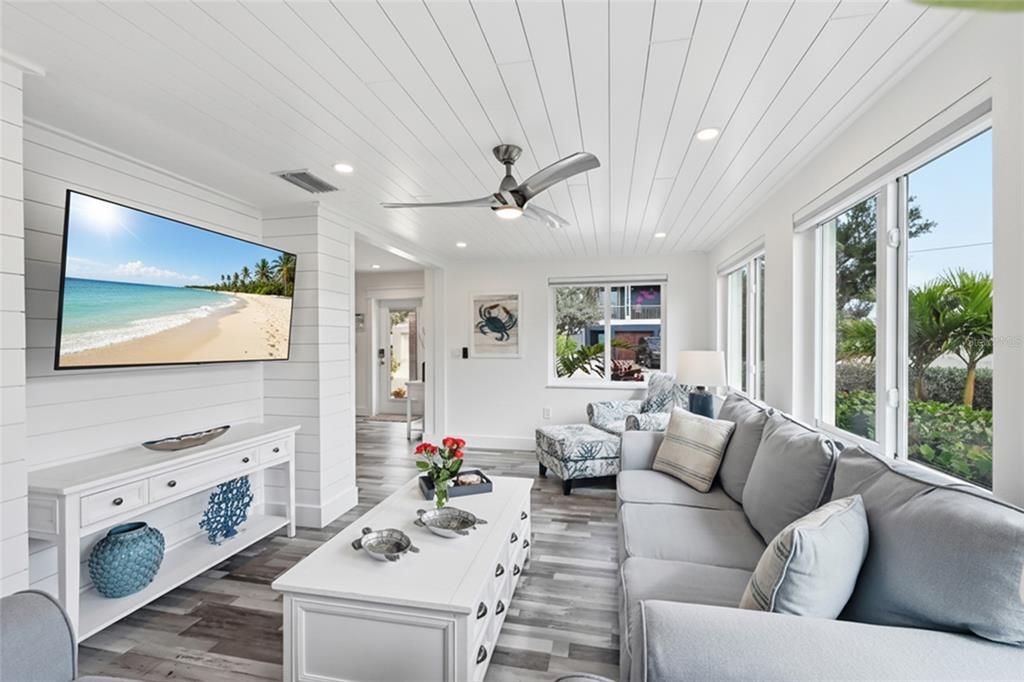 For Sale: $1,195,000 (2 beds, 2 baths, 1332 Square Feet)