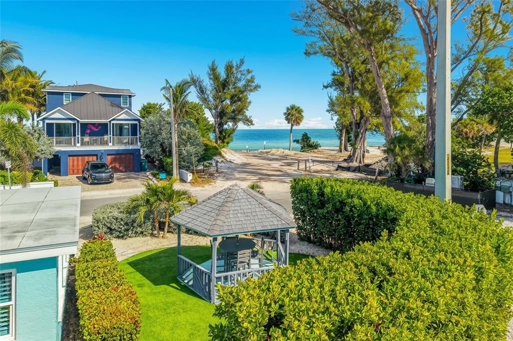 For Sale: $1,195,000 (2 beds, 2 baths, 1332 Square Feet)