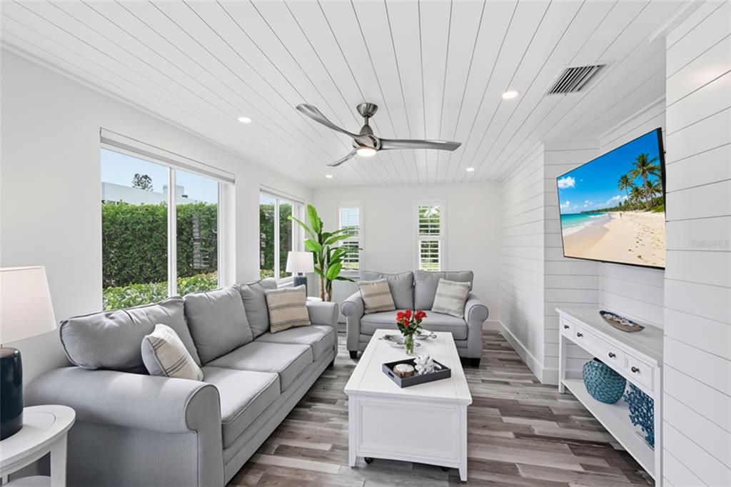 For Sale: $1,195,000 (2 beds, 2 baths, 1332 Square Feet)