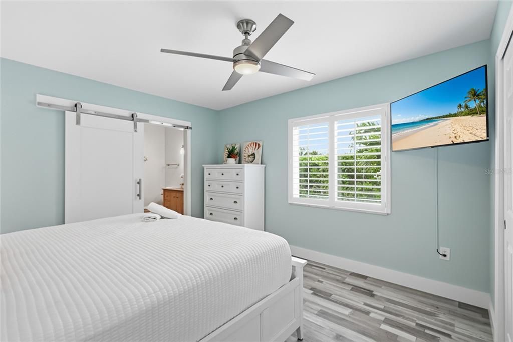 For Sale: $1,195,000 (2 beds, 2 baths, 1332 Square Feet)