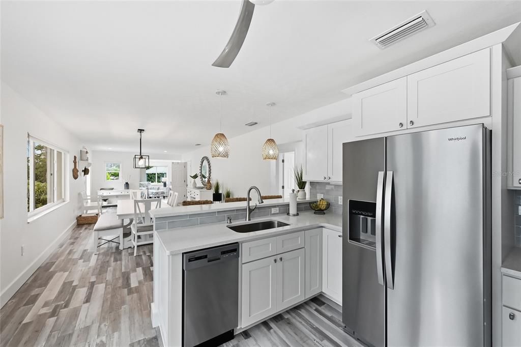 For Sale: $1,195,000 (2 beds, 2 baths, 1332 Square Feet)