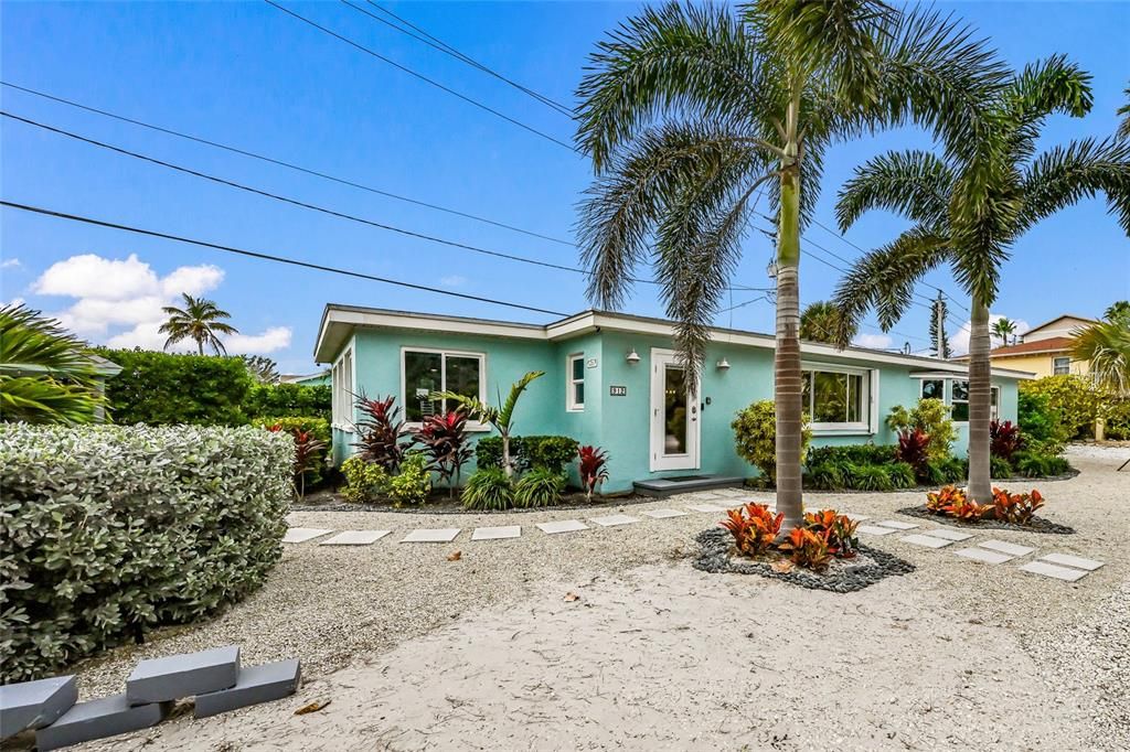 For Sale: $1,195,000 (2 beds, 2 baths, 1332 Square Feet)