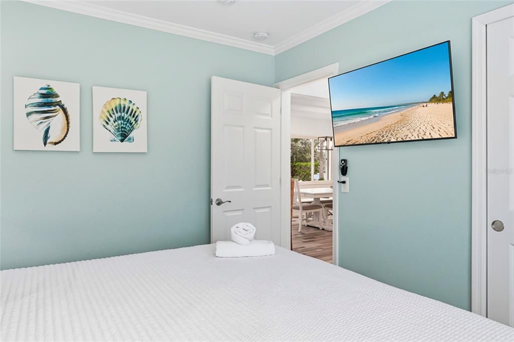 For Sale: $1,195,000 (2 beds, 2 baths, 1332 Square Feet)