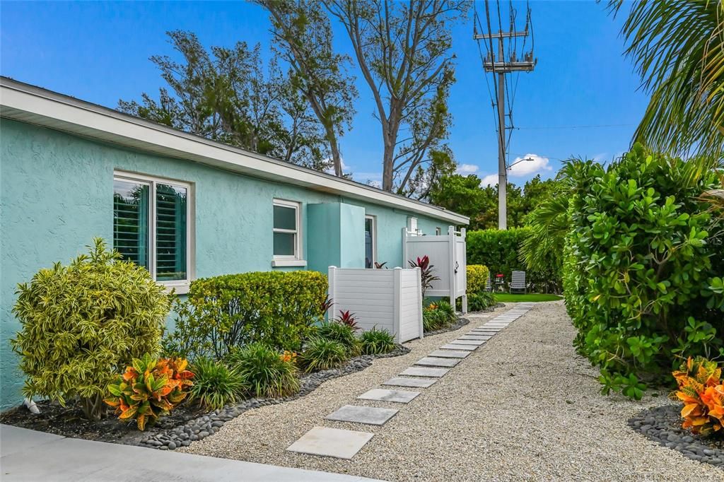 For Sale: $1,195,000 (2 beds, 2 baths, 1332 Square Feet)