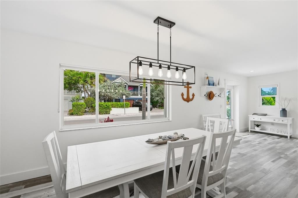 For Sale: $1,195,000 (2 beds, 2 baths, 1332 Square Feet)