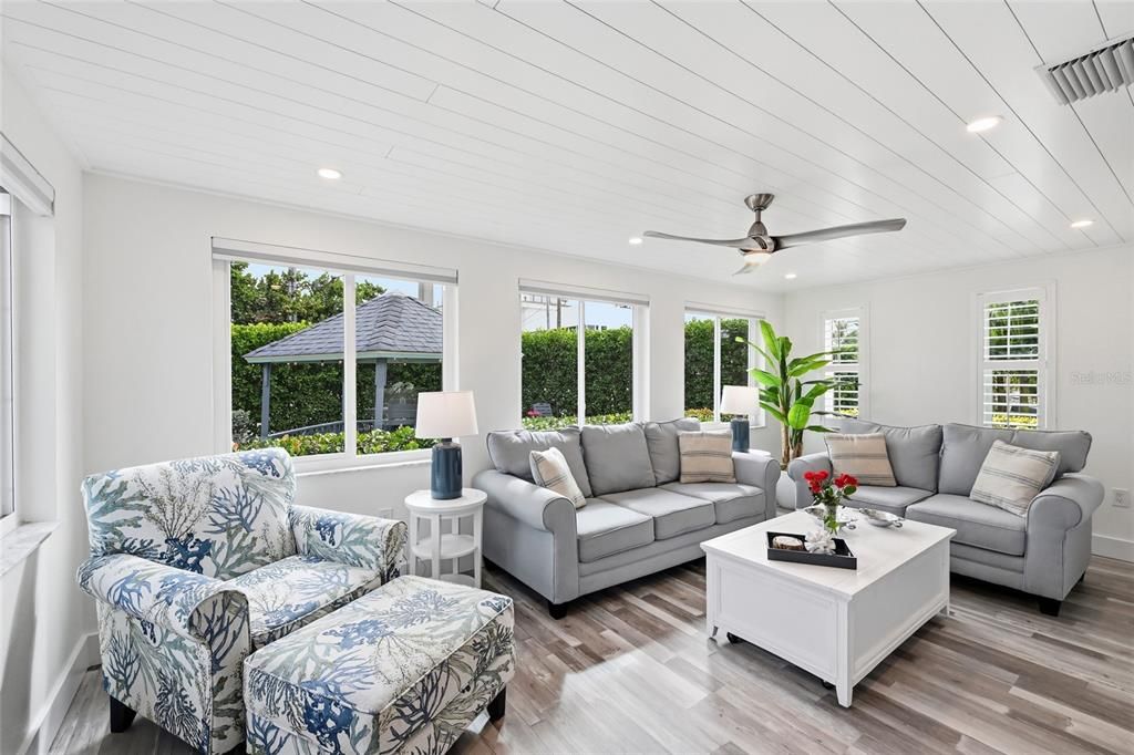 For Sale: $1,195,000 (2 beds, 2 baths, 1332 Square Feet)