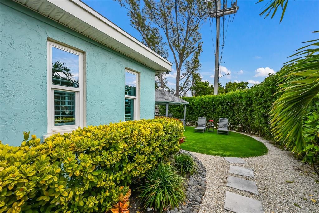 For Sale: $1,195,000 (2 beds, 2 baths, 1332 Square Feet)