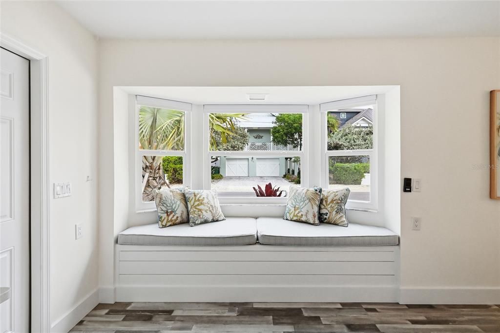 For Sale: $1,195,000 (2 beds, 2 baths, 1332 Square Feet)