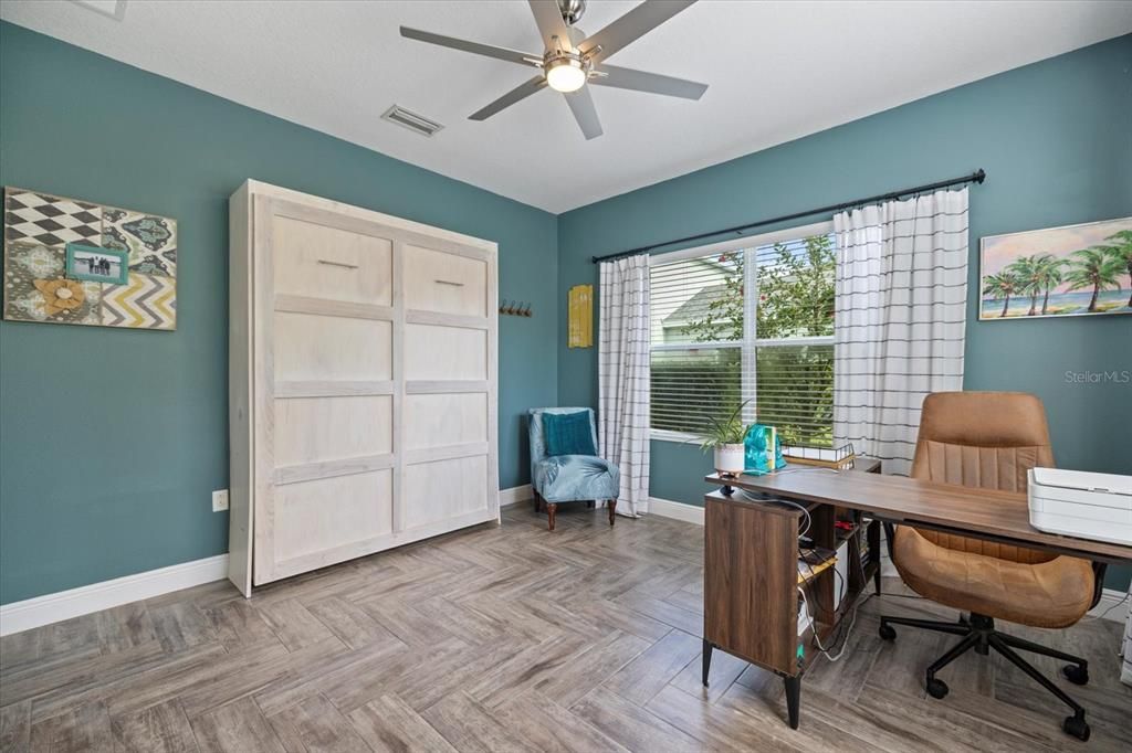 合同活跃: $555,000 (3 贝兹, 2 浴室, 2239 平方英尺)