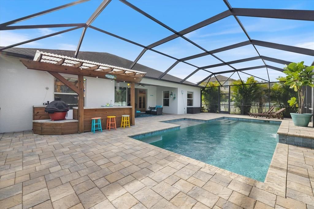 合同活跃: $555,000 (3 贝兹, 2 浴室, 2239 平方英尺)