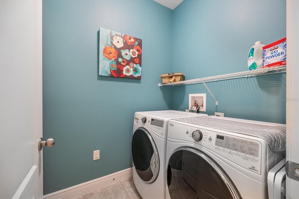 合同活跃: $555,000 (3 贝兹, 2 浴室, 2239 平方英尺)