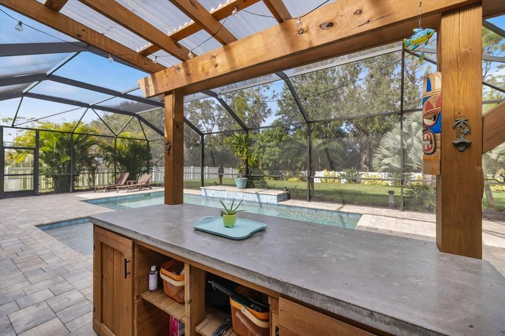 合同活跃: $555,000 (3 贝兹, 2 浴室, 2239 平方英尺)