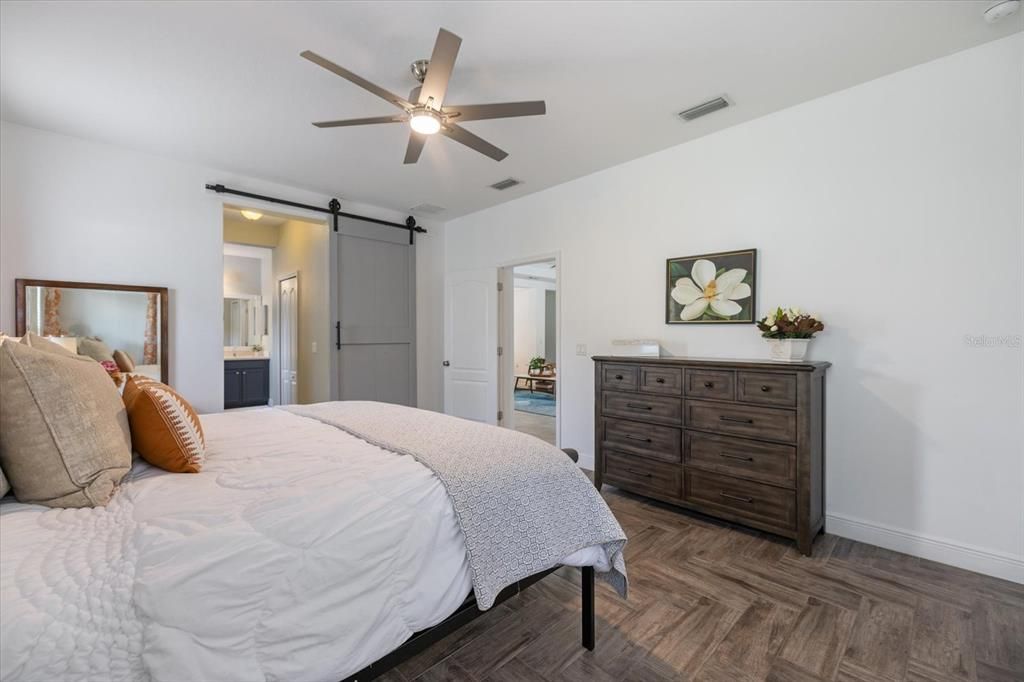 合同活跃: $555,000 (3 贝兹, 2 浴室, 2239 平方英尺)