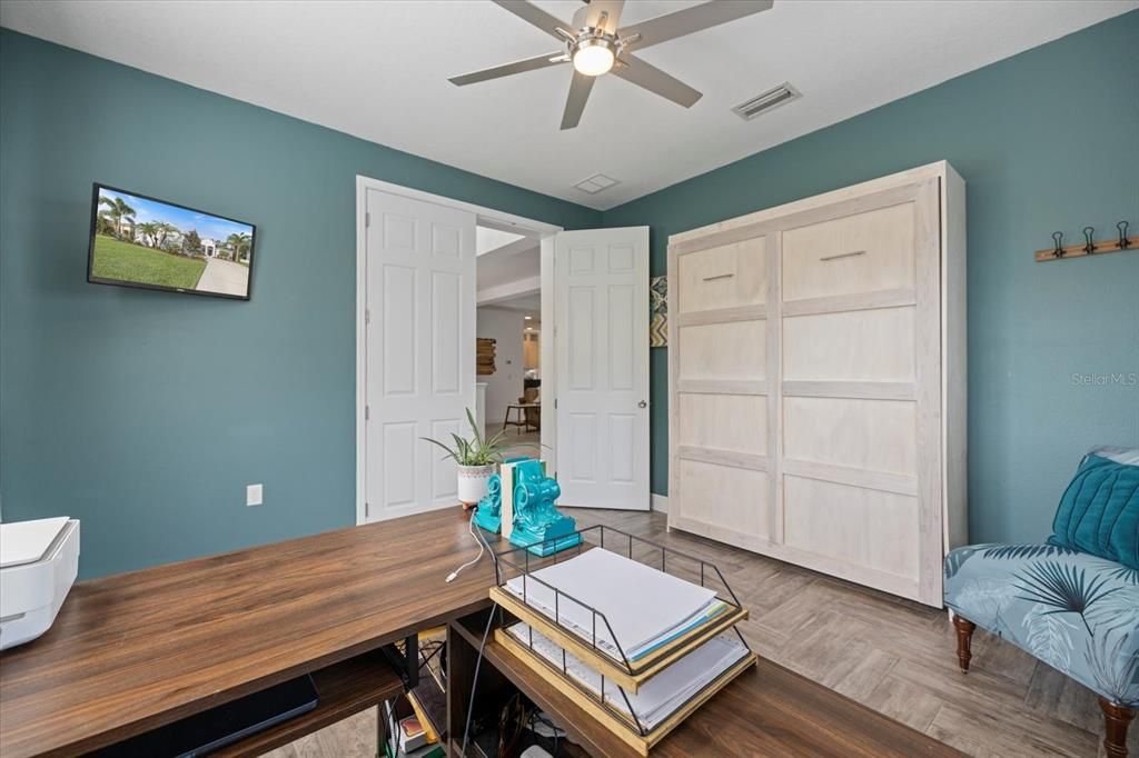 合同活跃: $555,000 (3 贝兹, 2 浴室, 2239 平方英尺)