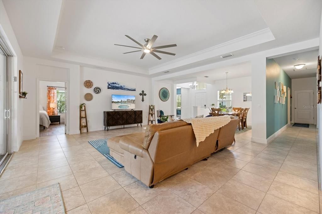 合同活跃: $555,000 (3 贝兹, 2 浴室, 2239 平方英尺)