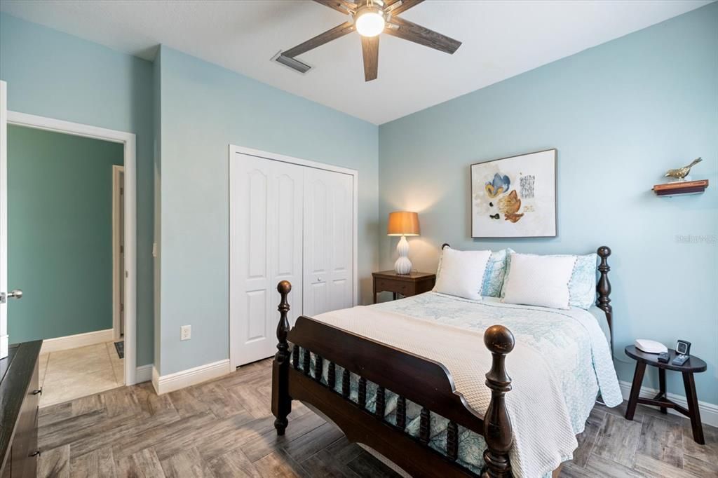 合同活跃: $555,000 (3 贝兹, 2 浴室, 2239 平方英尺)