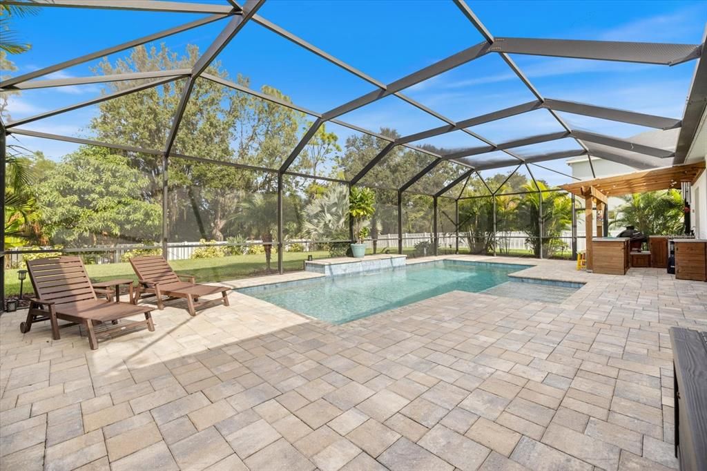 合同活跃: $555,000 (3 贝兹, 2 浴室, 2239 平方英尺)