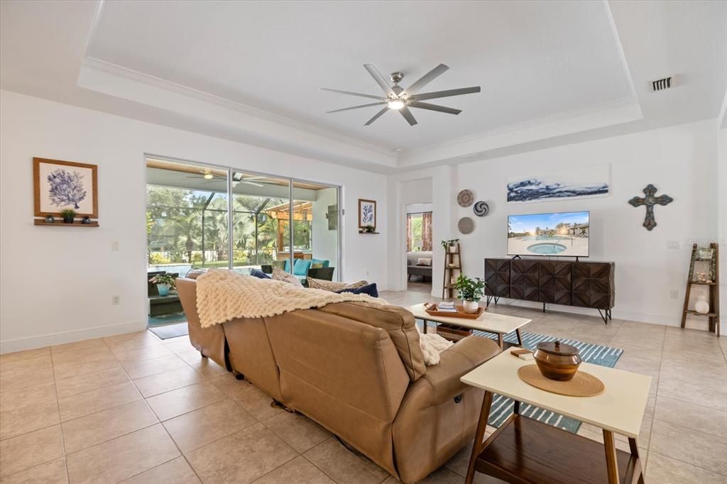 合同活跃: $555,000 (3 贝兹, 2 浴室, 2239 平方英尺)