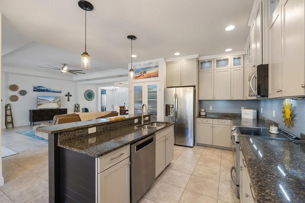 合同活跃: $555,000 (3 贝兹, 2 浴室, 2239 平方英尺)