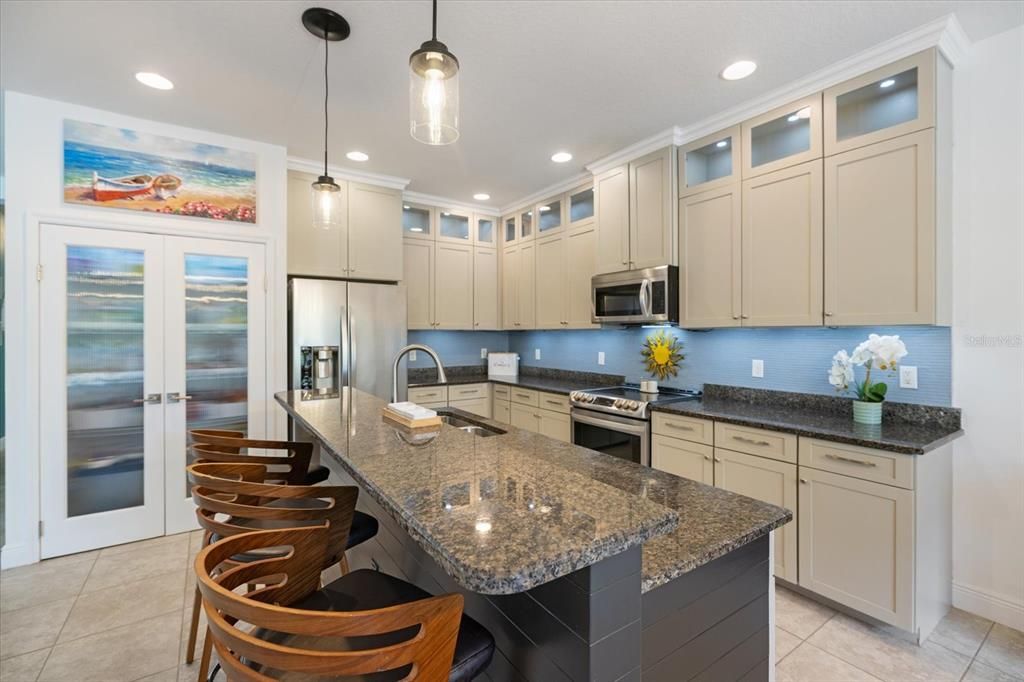 合同活跃: $555,000 (3 贝兹, 2 浴室, 2239 平方英尺)