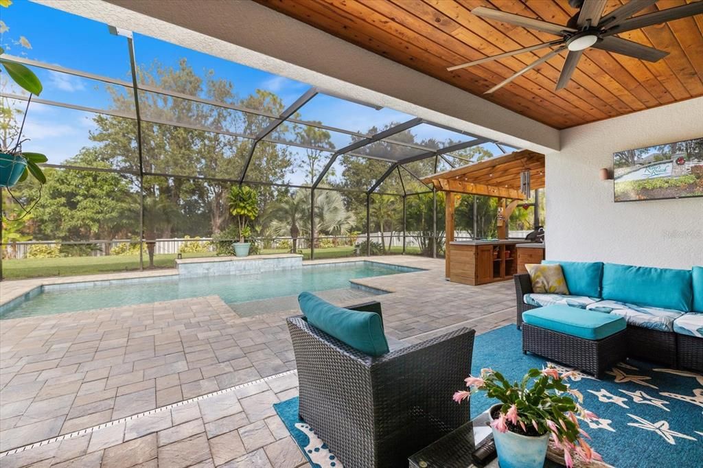 合同活跃: $555,000 (3 贝兹, 2 浴室, 2239 平方英尺)